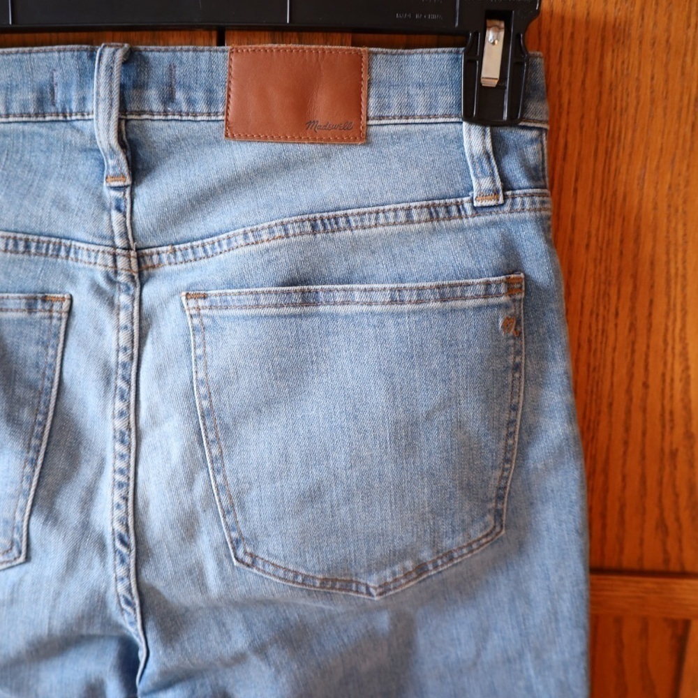 Madewell Petite Cali Demi-Boot Jeans in Bess Wash: Button-Front Edition Size 28 - Picture 7 of 11